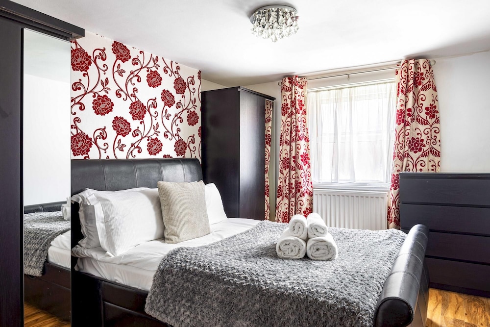 Baker Street Regent Park 3-bedrooms Garden Flat