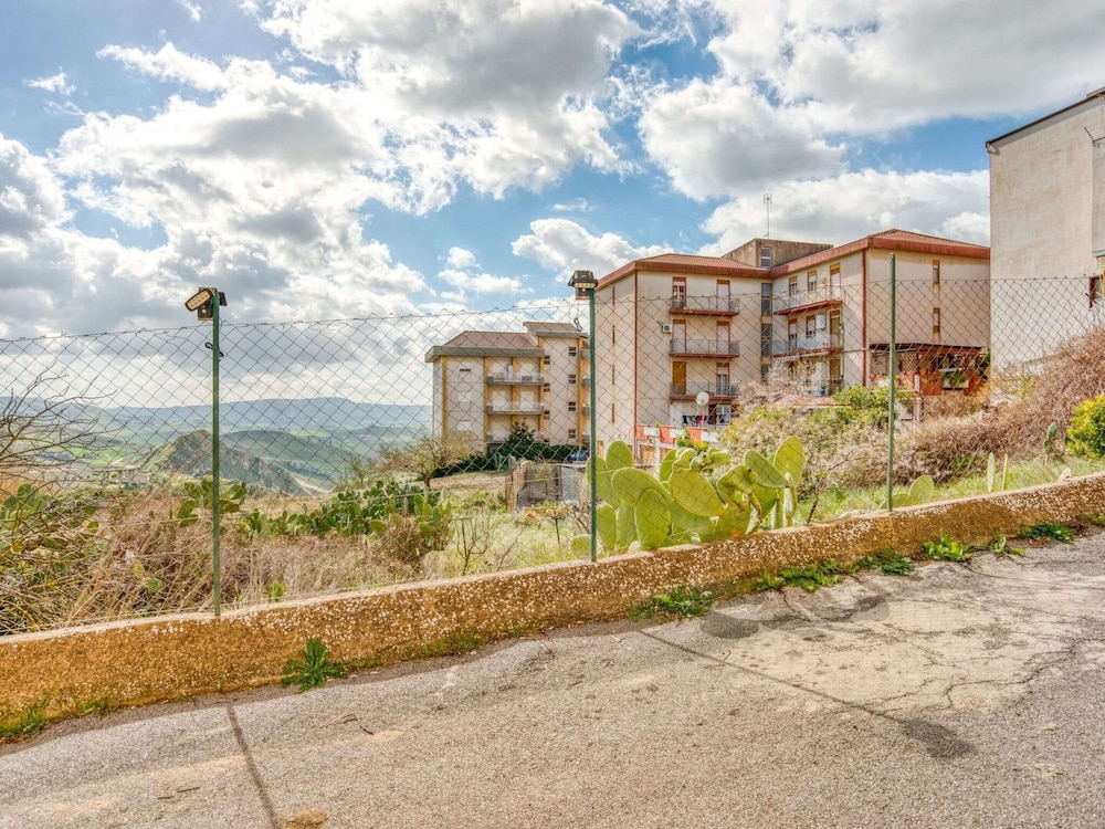 Posh Home in Santa Caterina Villarmosa near Nature Reserve view 3