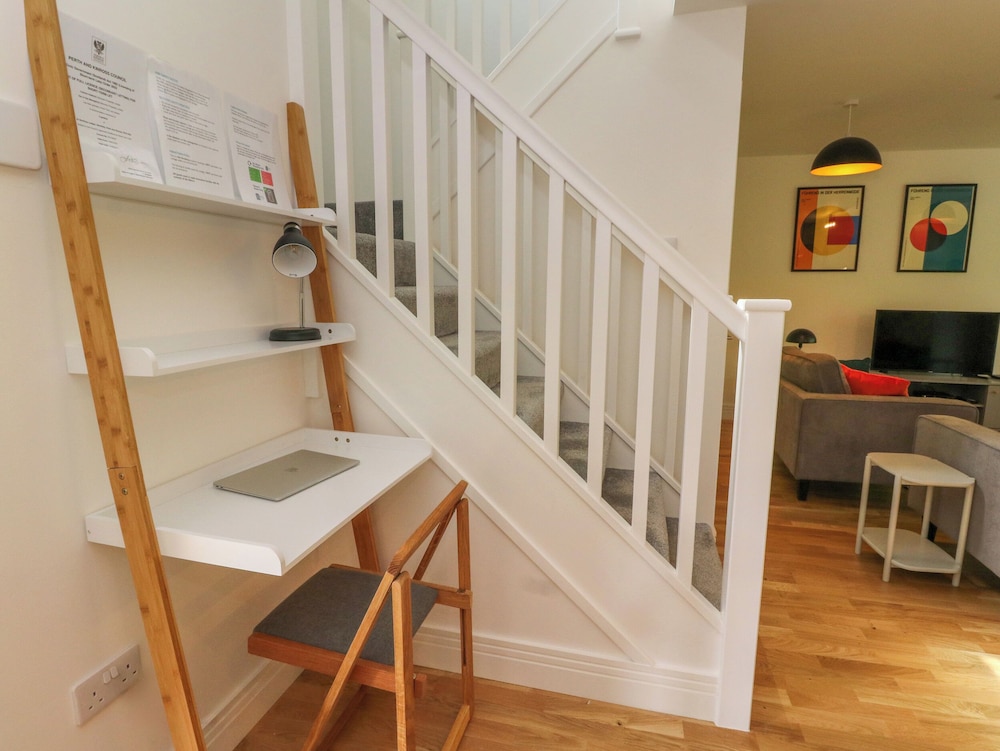 Oakbank Mews