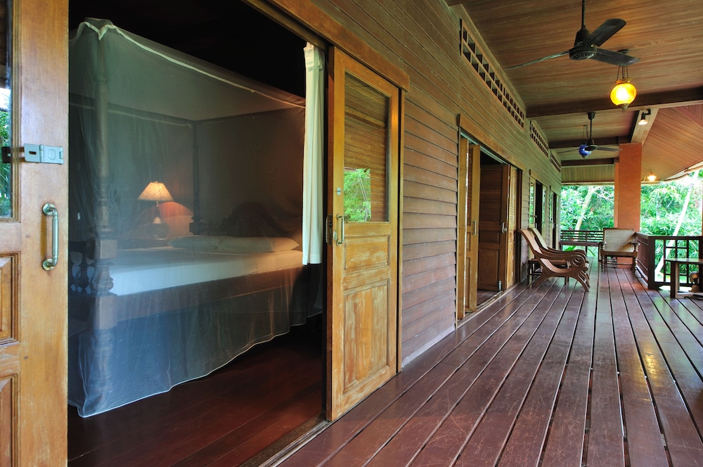 Baan Mai Beachfront Phuket Lone Island