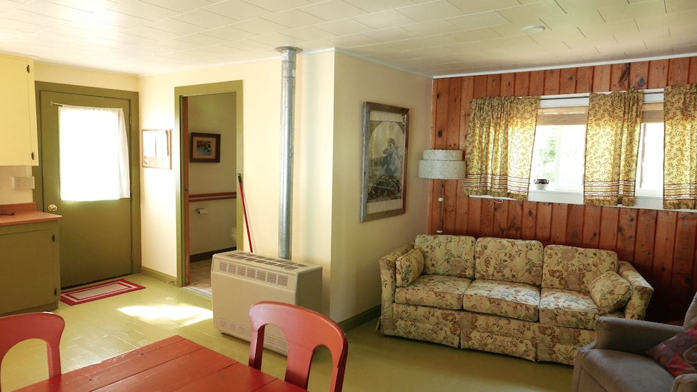 Grey Wolf Lodge
