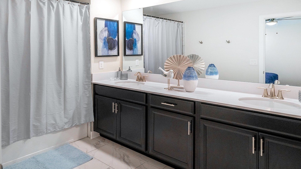 5BR Stylish Championsgatetownhome w/ Private Pool