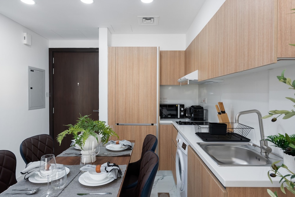 Urban 1BR in Masdar City w Pool View Balcony