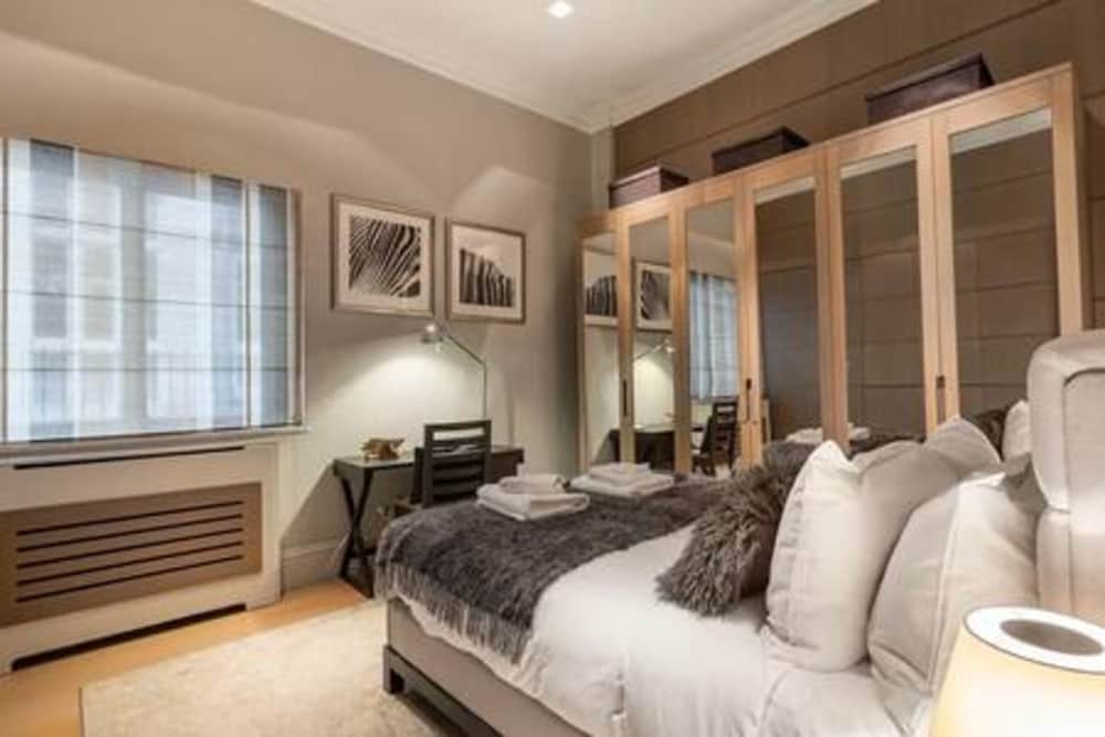 3-bdr Magnificent Harrods Knightsbridge Apartment