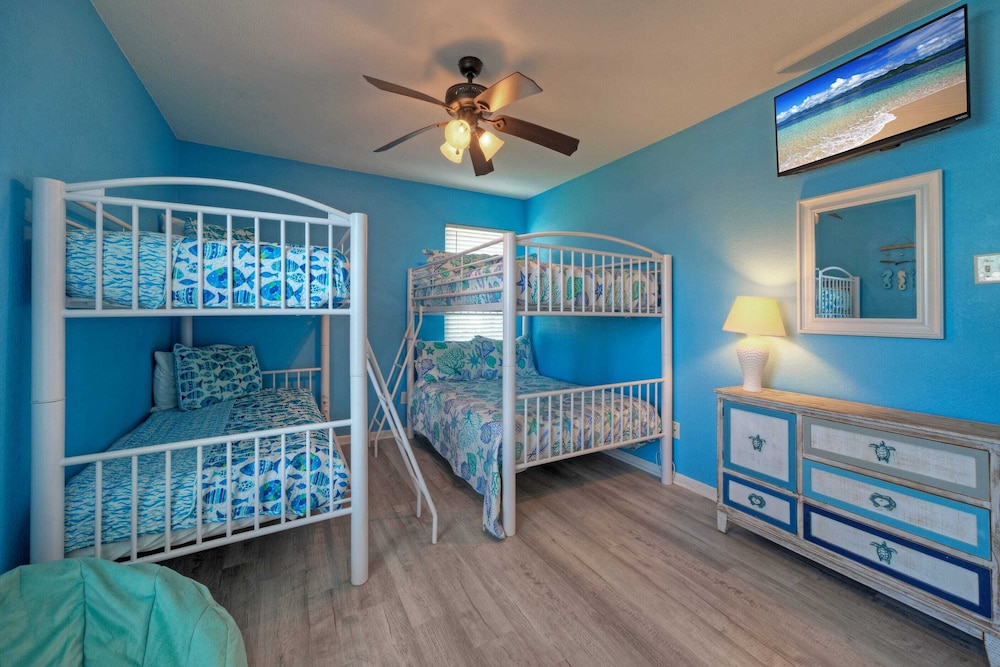 Coastal Retreat w/ Pool, BBQ & Sunset Views Beers and Sunshine by Avantstay