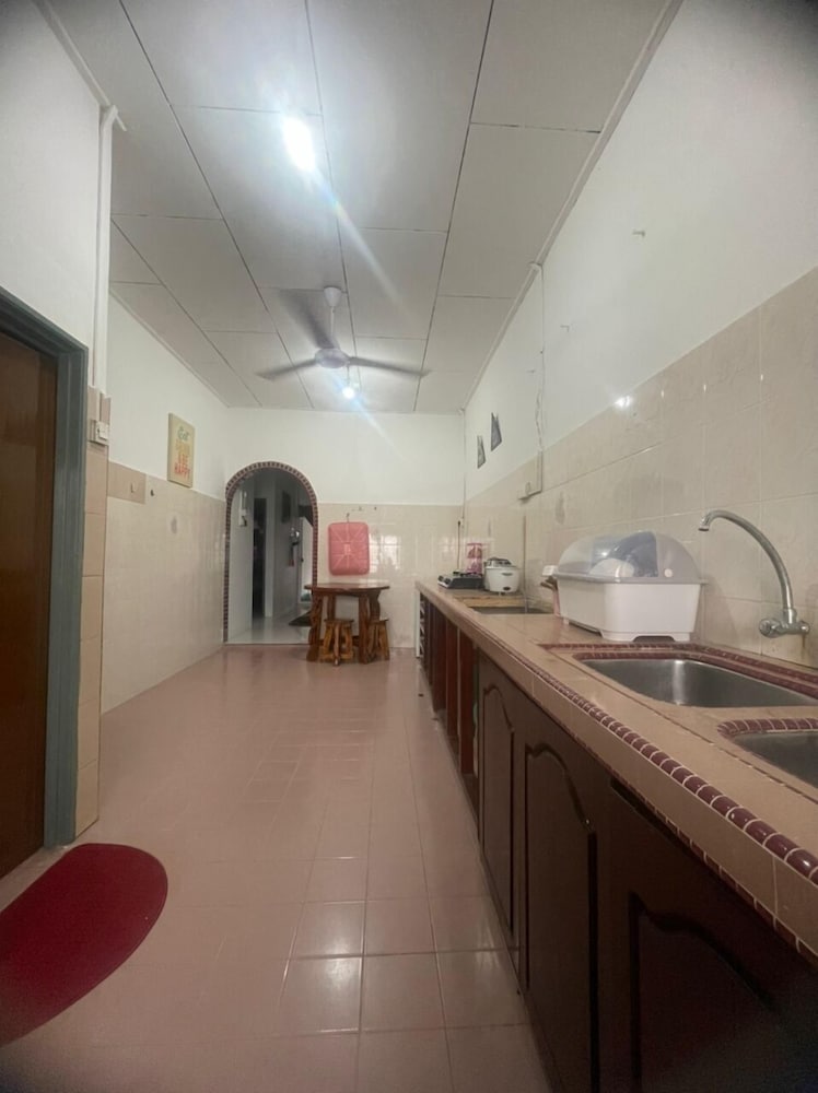 HUDA HOMESTAY BANDAR TANAH MERAH photo 4