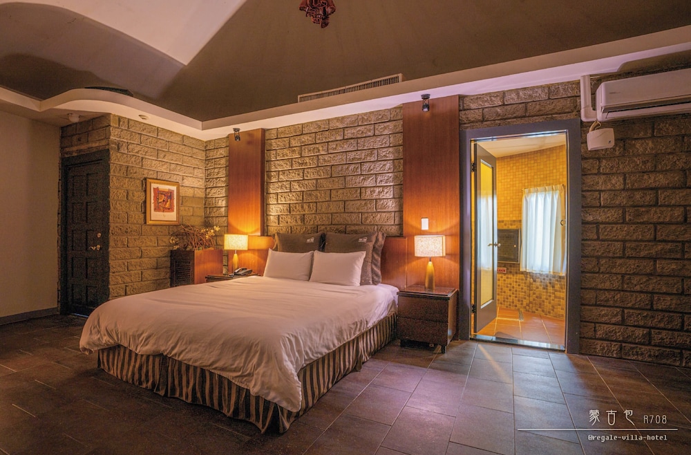 Regale Villa Hotel