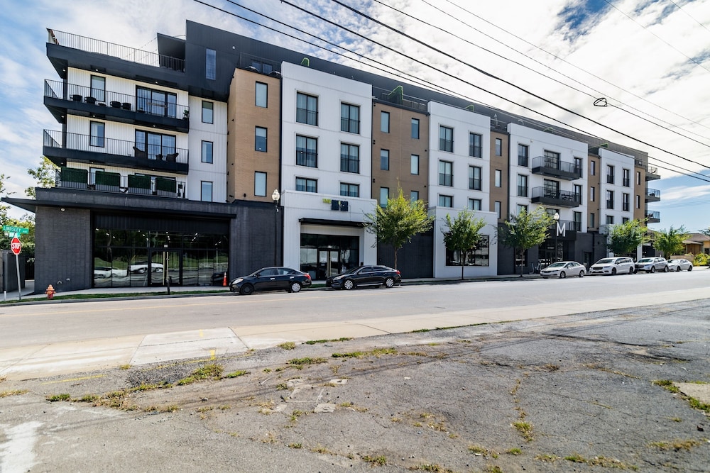 Lindsley by Avantstay Balcony Modern Design A Downtown Location