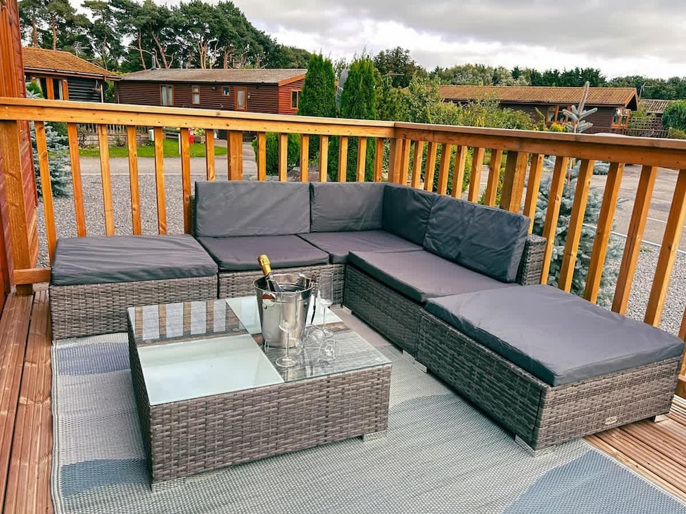 Stunning 3 Bedroom Lodge With Hot Tub in York