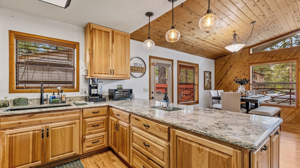 Kiowa Cabin Hideaway 6-guest Mins to Dwtn Trails