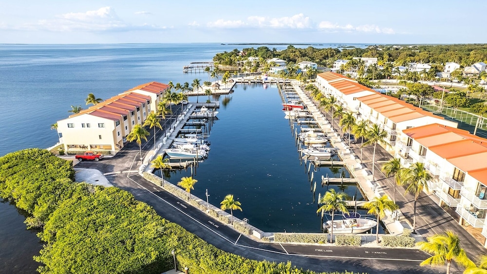 Bayfront Townhome With Boat Slip, Pool And Beach 2 Bedroom Townhouse by RedAwning view 4