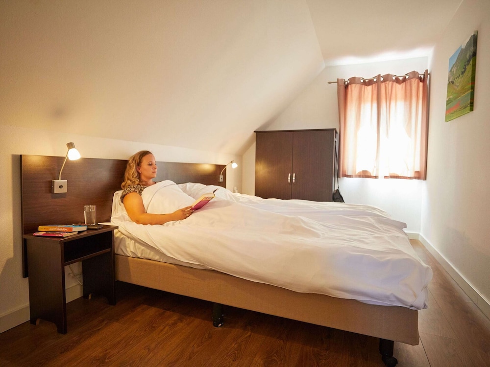 Nice Villa With Sauna and Bubble Bath in Limburg view 3