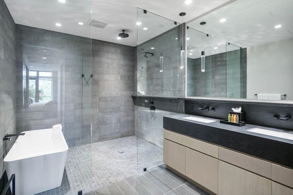 203 - Three Bedroom Deluxe One Empire Pass 3 Condo