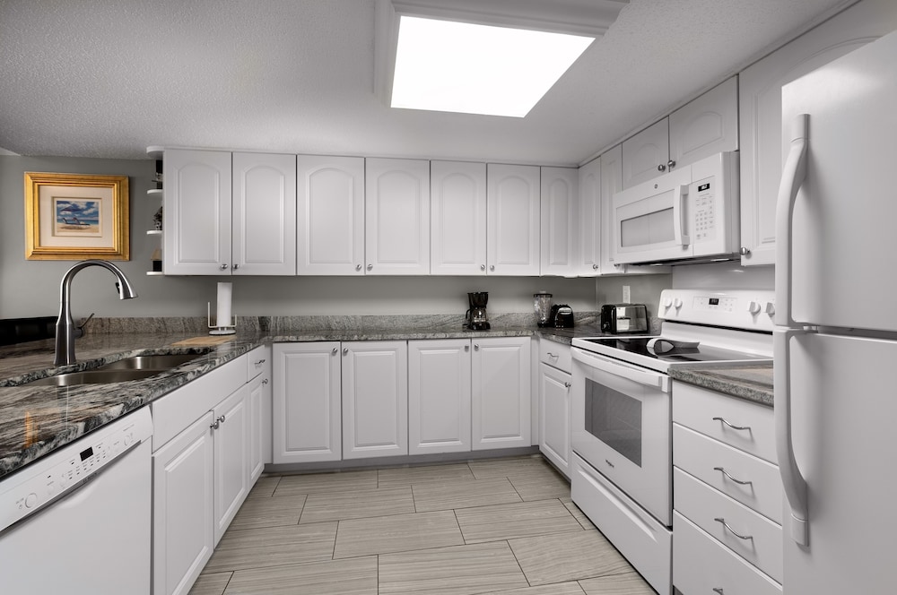 Brigadune 12f 3 Bedroom Condo