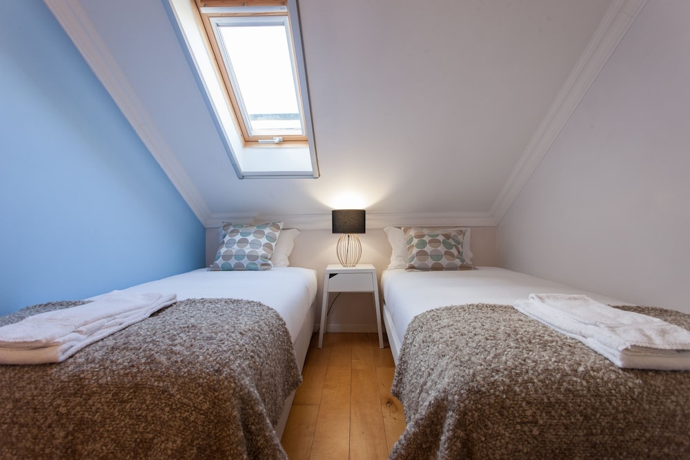 Liberty Penthouse Three-Bedroom Apartment - by LU Holidays