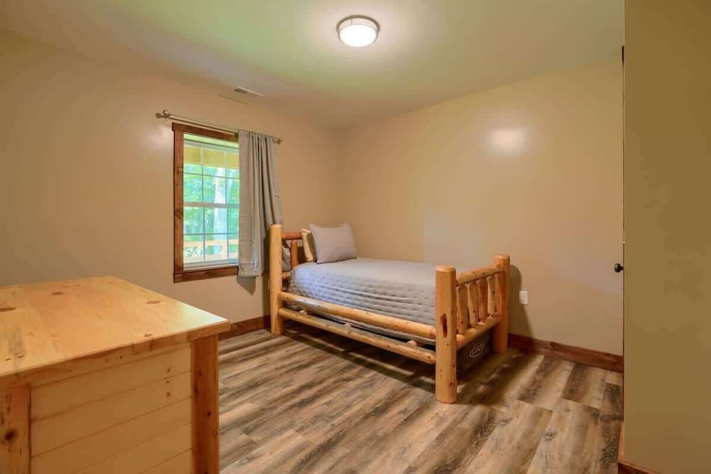 Tranquil Heights Cabin In Hocking Hills- HOT Tub!
