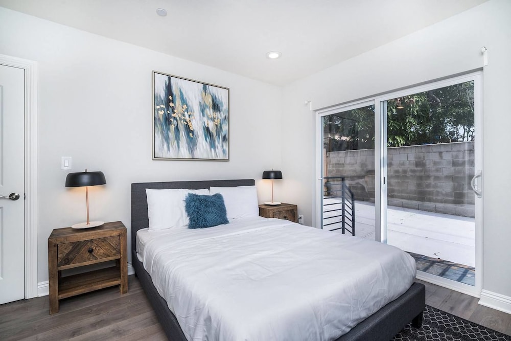 Brand NEW Luxury Modern 3bdr Townhome In Silver Lake — Los Angeles photo 5