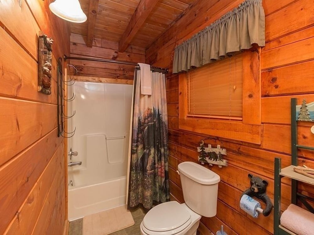 Forest Fling 2 Bedroom Cabin by RedAwning