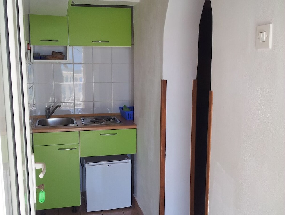 Anthony - 50m From the Beach & Parking - A3 view 4