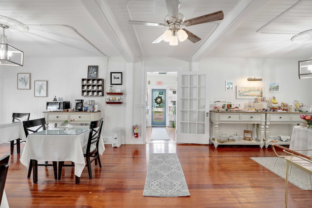 Hibiscus House Bed Breakfast Seashell Room