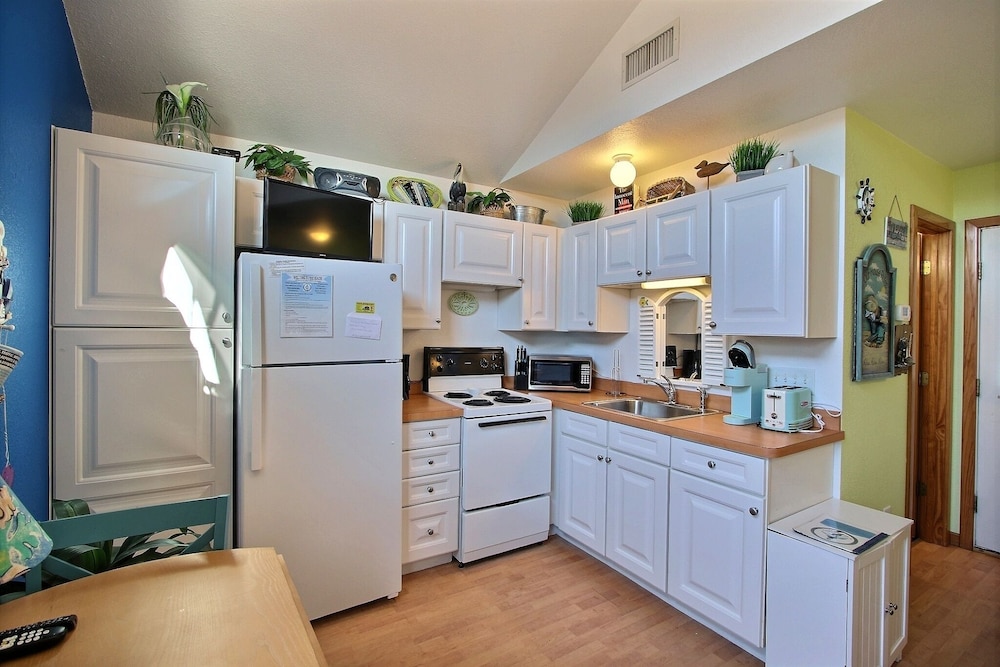 15 Don't Worry Be Happy Studio Bedroom Condo by RedAwning