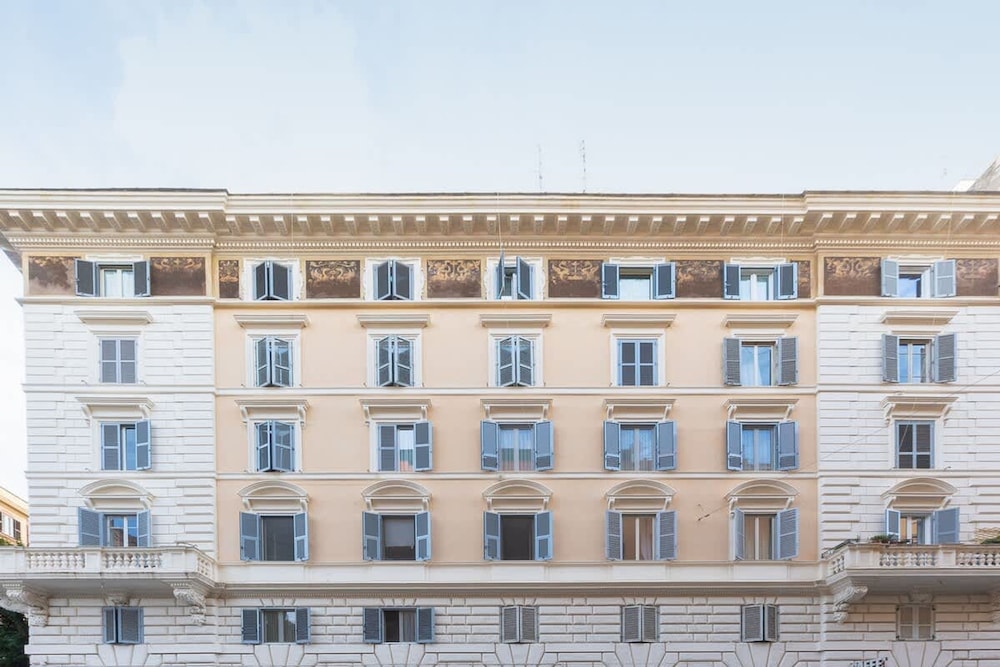 Colosseum Holidays - Three-bedroom Apartment
