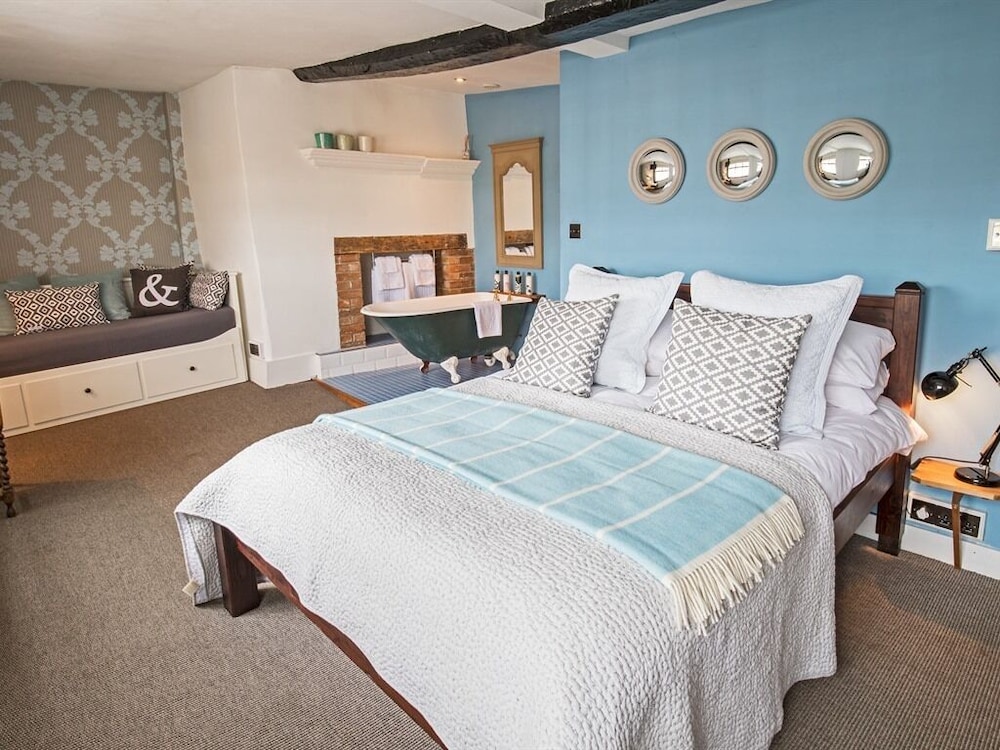 Devizes Vacations - The George  Dragon - Property Image 1