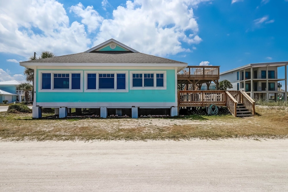 Kingsland Vacations - Dog Friendly Beachfront Condo, Direct Access to Beach by RedAwning - Property Image 1