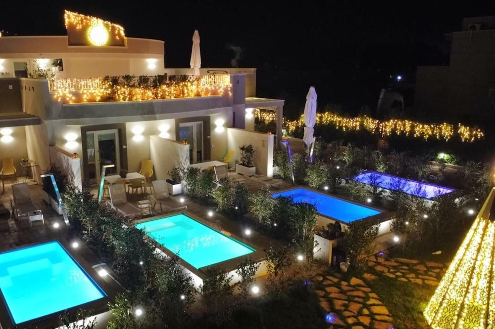 La Collina di Montegrappa - Suites with Heated Private Pool - Suites with Shared Pool
