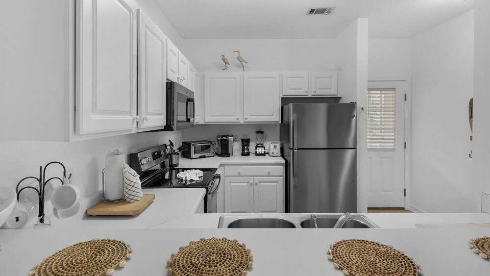 Seagrove 2BR Near Lake & Beach + Free Tickets: Bikes, Dolphin Cruise & More!
