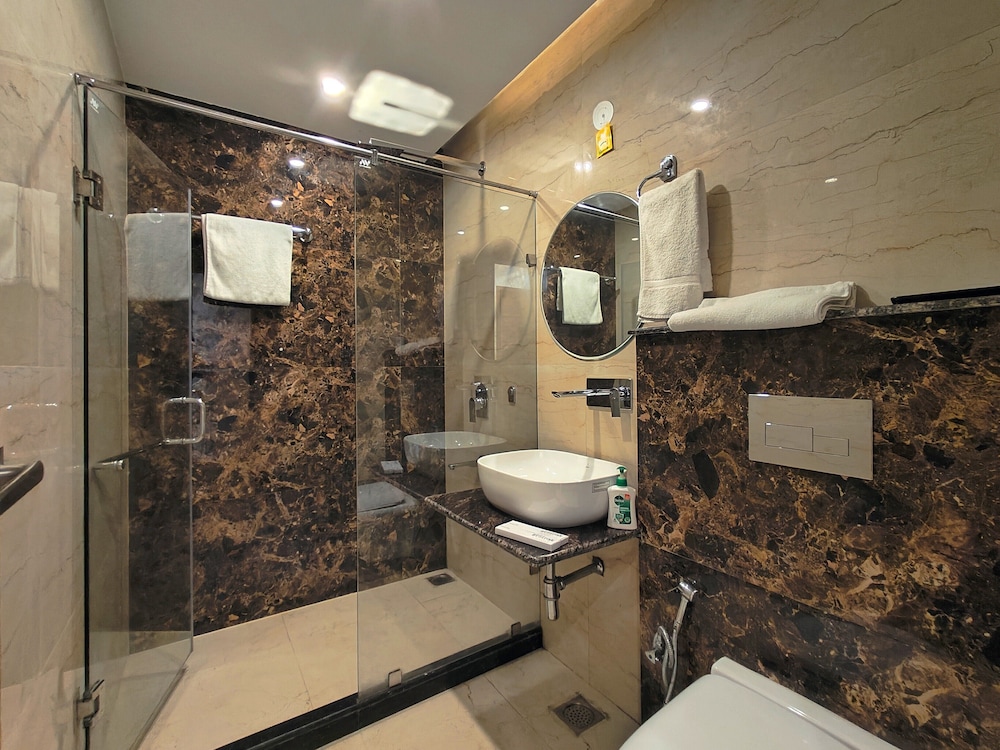 Luxury Inn by Stotrak Hotels