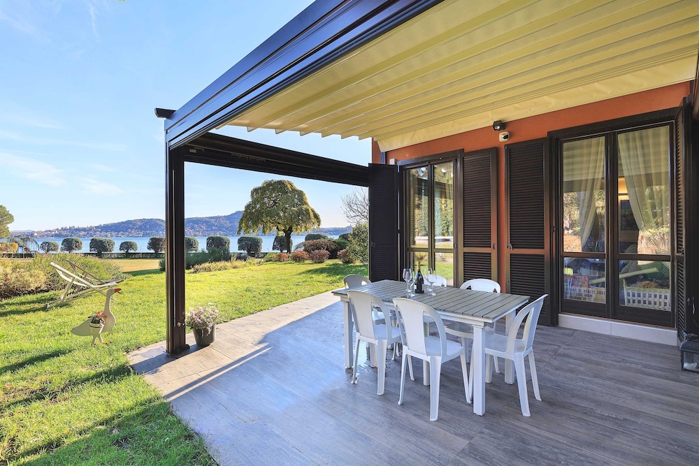 Lakefront Holiday Home