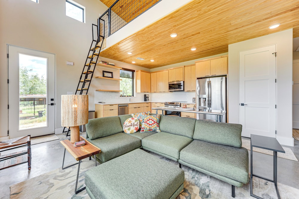 20-acre Property w/ Trail: Hill Country Hideaway!