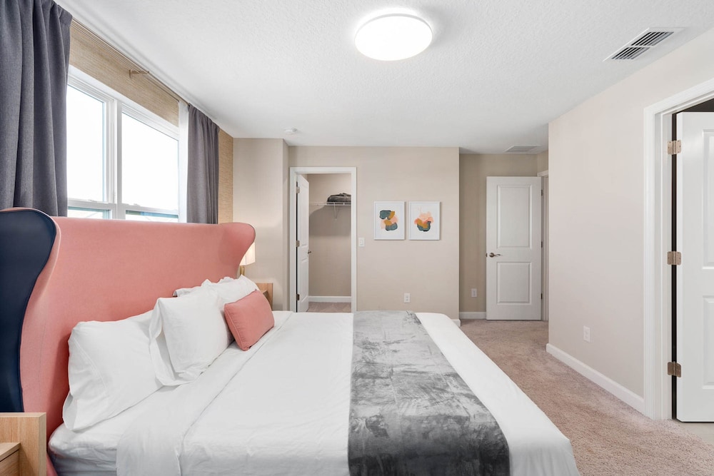 Super Close- Disney s Parks w Theme Rooms Pool