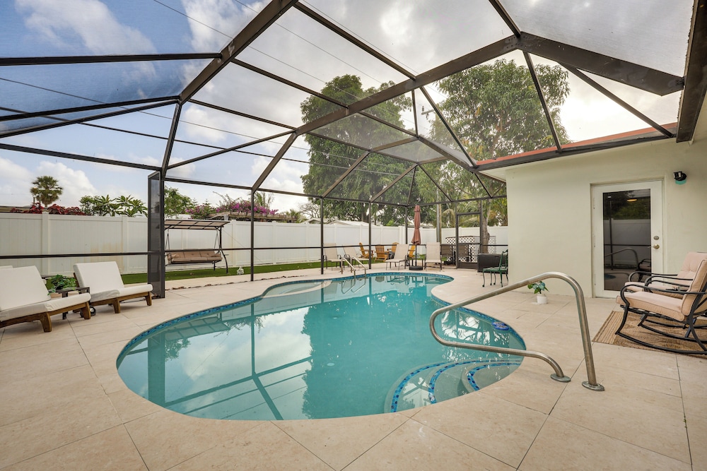 Backyard Oasis: Fort Lauderdale Home Near Beach