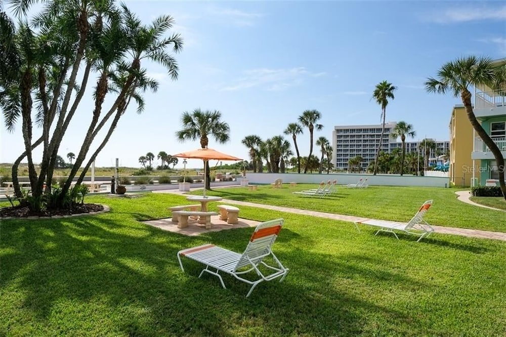 Tropic Terrace #23 - Beachfront Rental Condo by RedAwning view 5