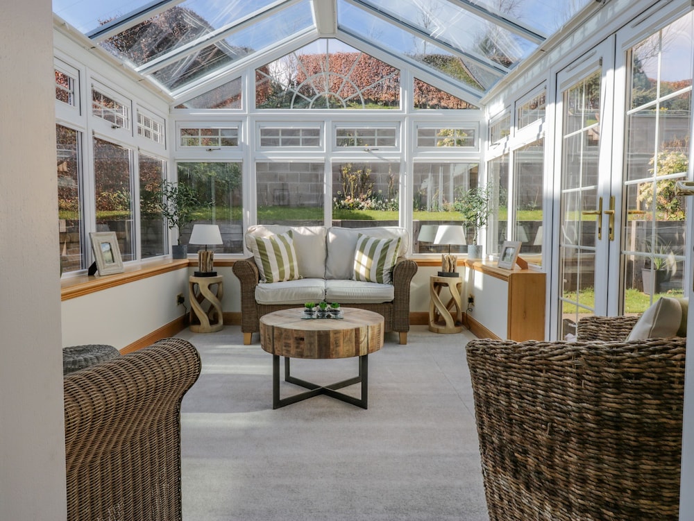 40 Bowmont Court