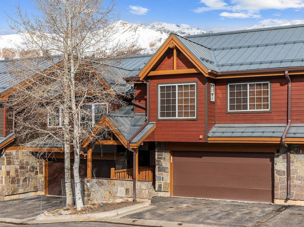 Northstar 6 3 Bedroom Condo by RedAwning view 4