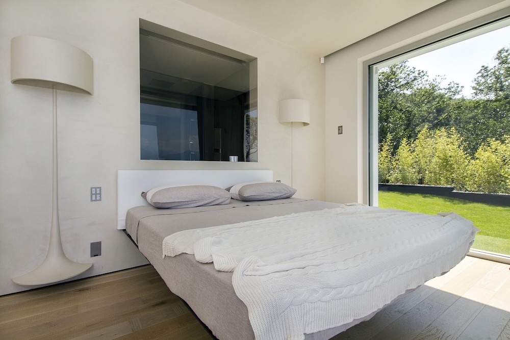 Modern Oasis Overlooking Lake Maggiore