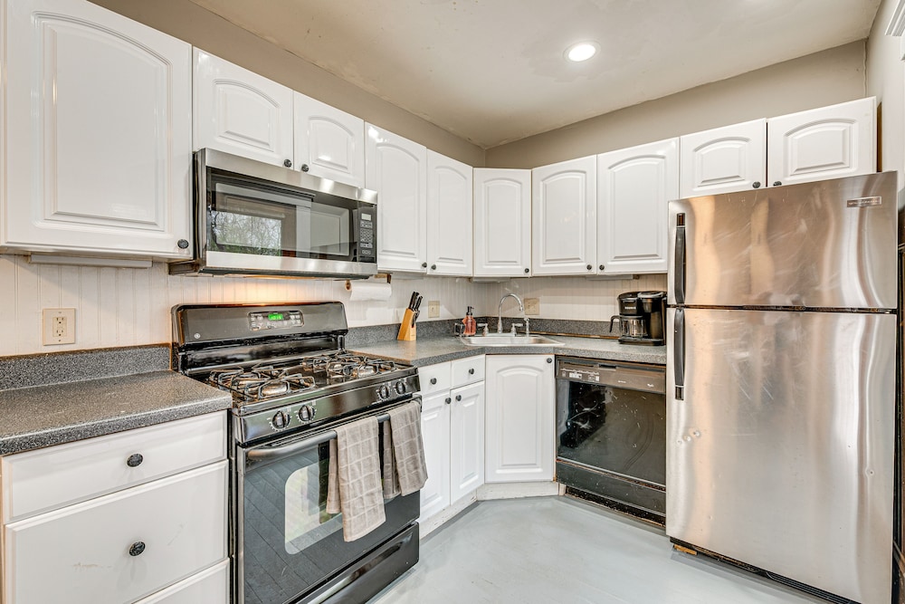 Charming Decatur Oakhurst Bungalow w/ Patio!