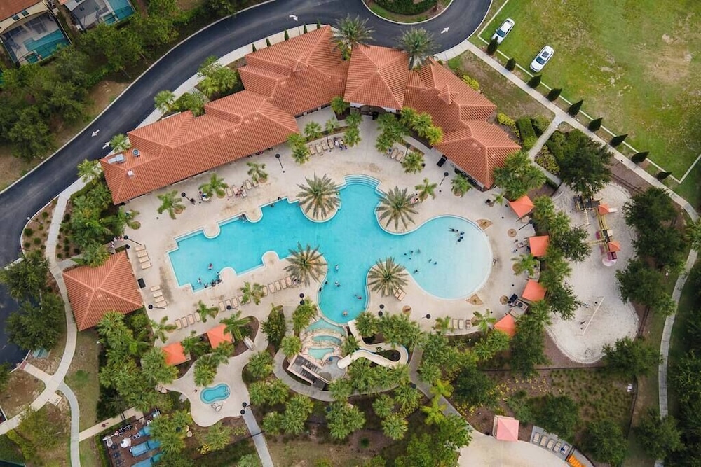 Fabulous 5 BR With Pool Solterra Resort