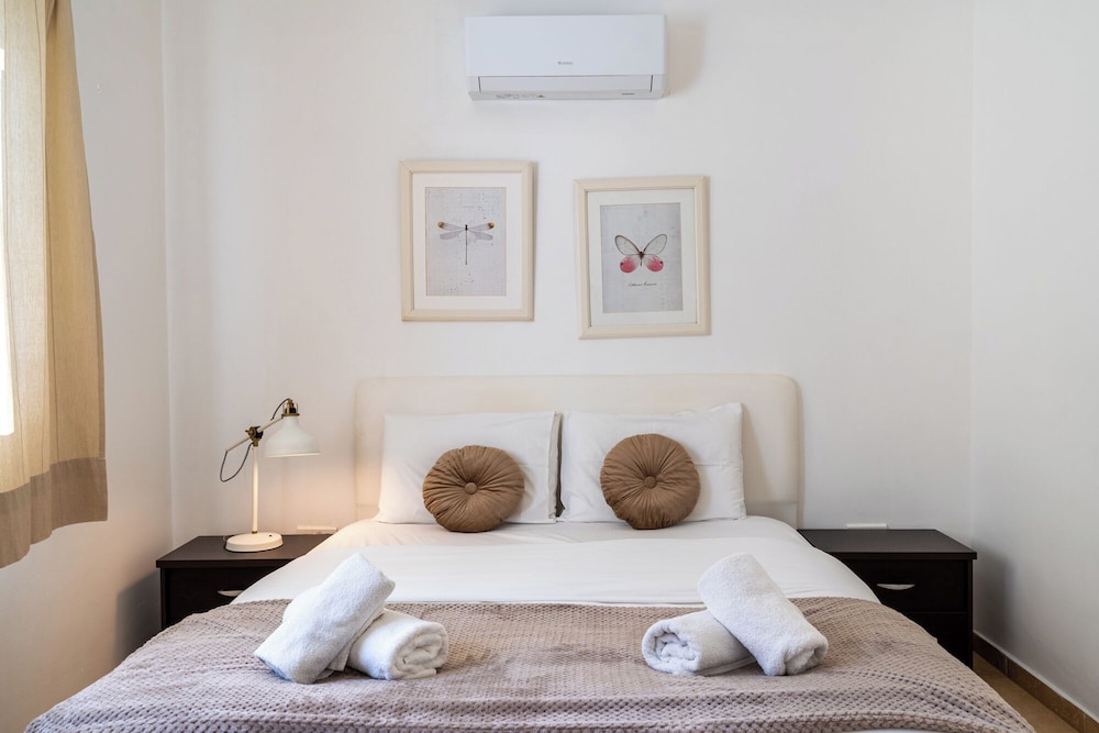 Levante - 2-BR Apt. & Terrace in Larnaca