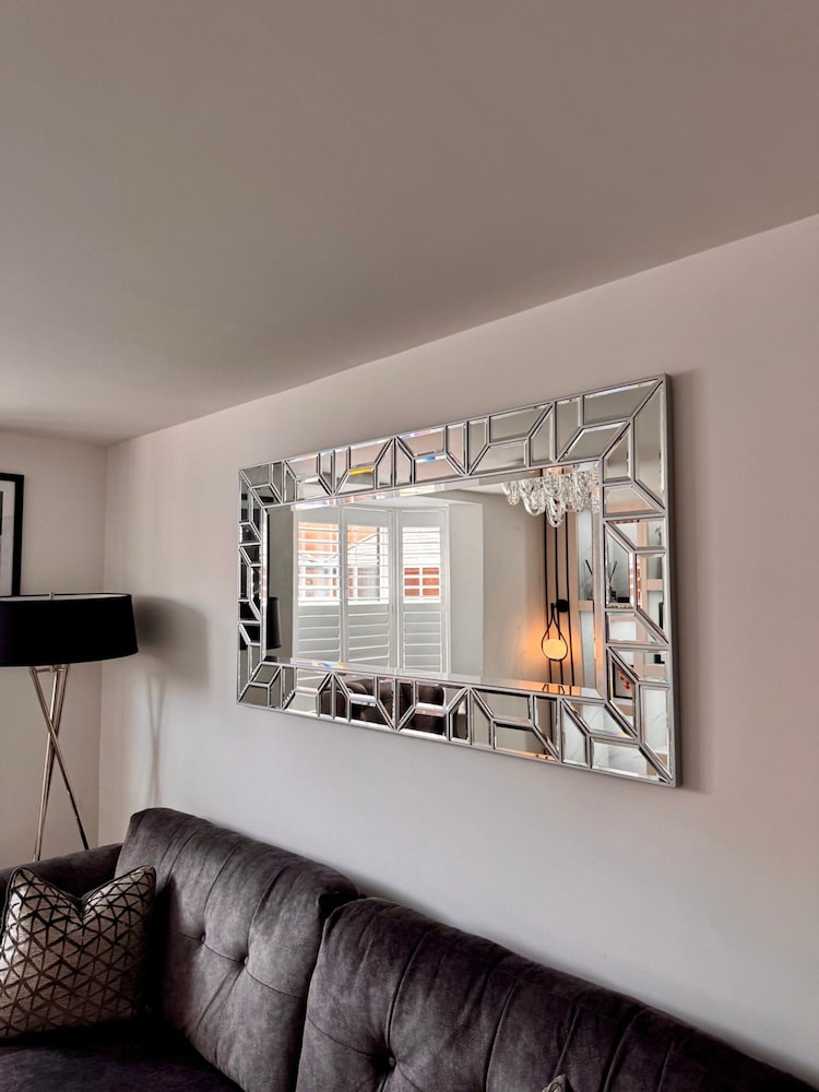 Luxurious Majestic 4 Bedroom- Free Parking