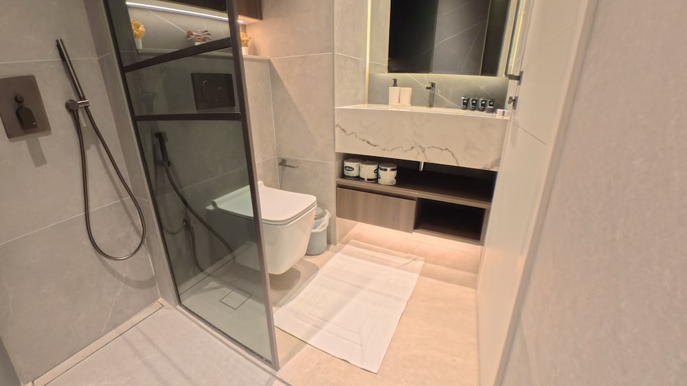 Beverly Boulevard By HMB HOMES