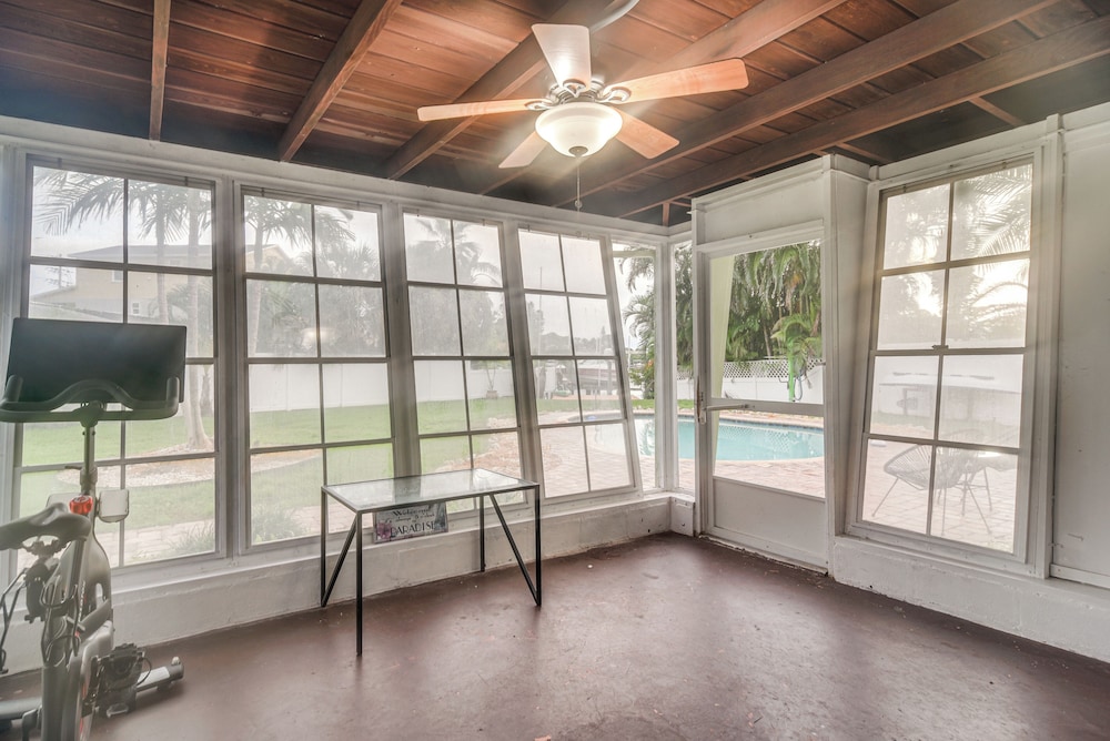 5 Mi to Dtwn: Pet-friendly Home in St Petersburg!
