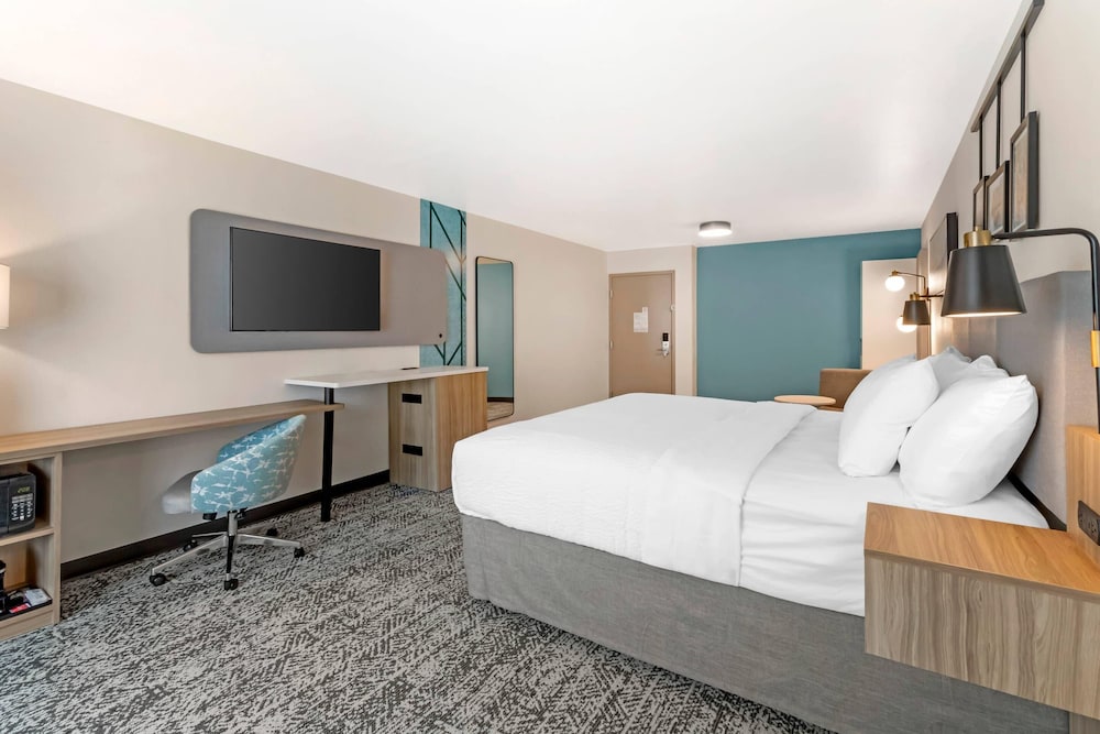 Sleep Inn & Suites