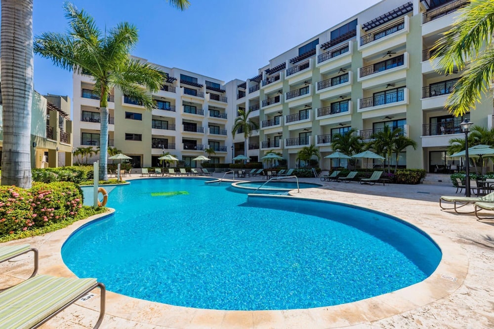 Luxury 1BR Condo Great Location Amenities