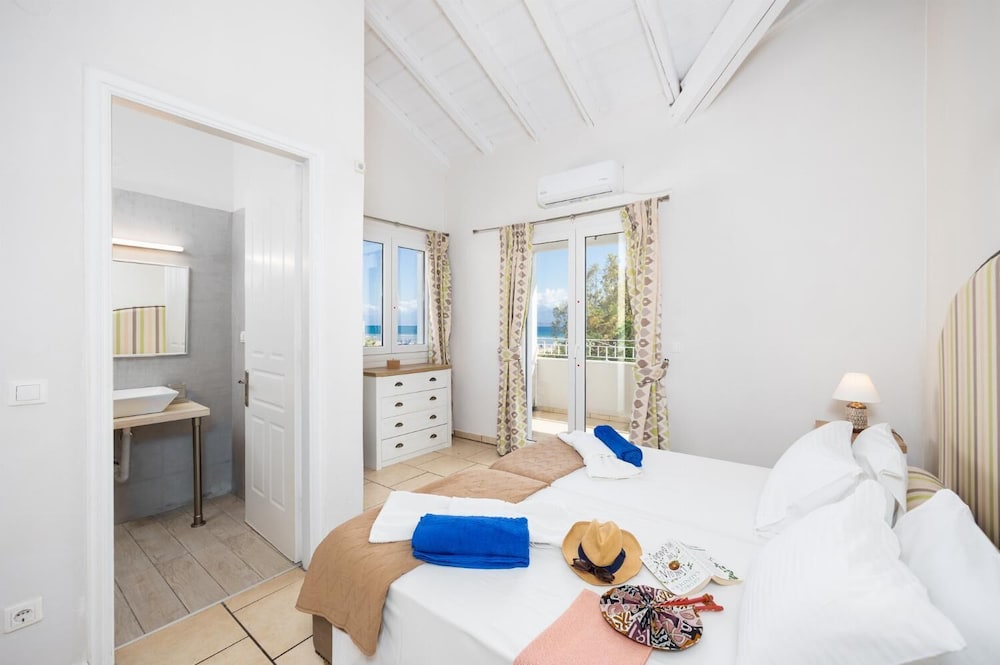 Ormos Beach House in Apraos