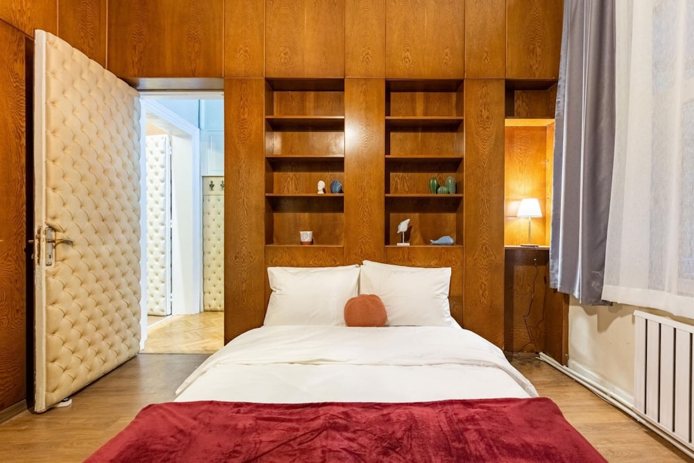 Missafir Historical Flat With Sea View in Beyoglu