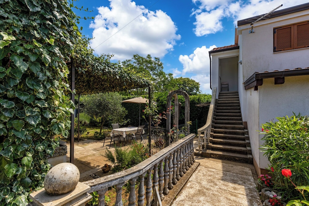 Quiet Garden Apartment Kostrena